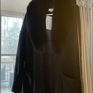 Beautiful cashmere sweater with faux mink collar
